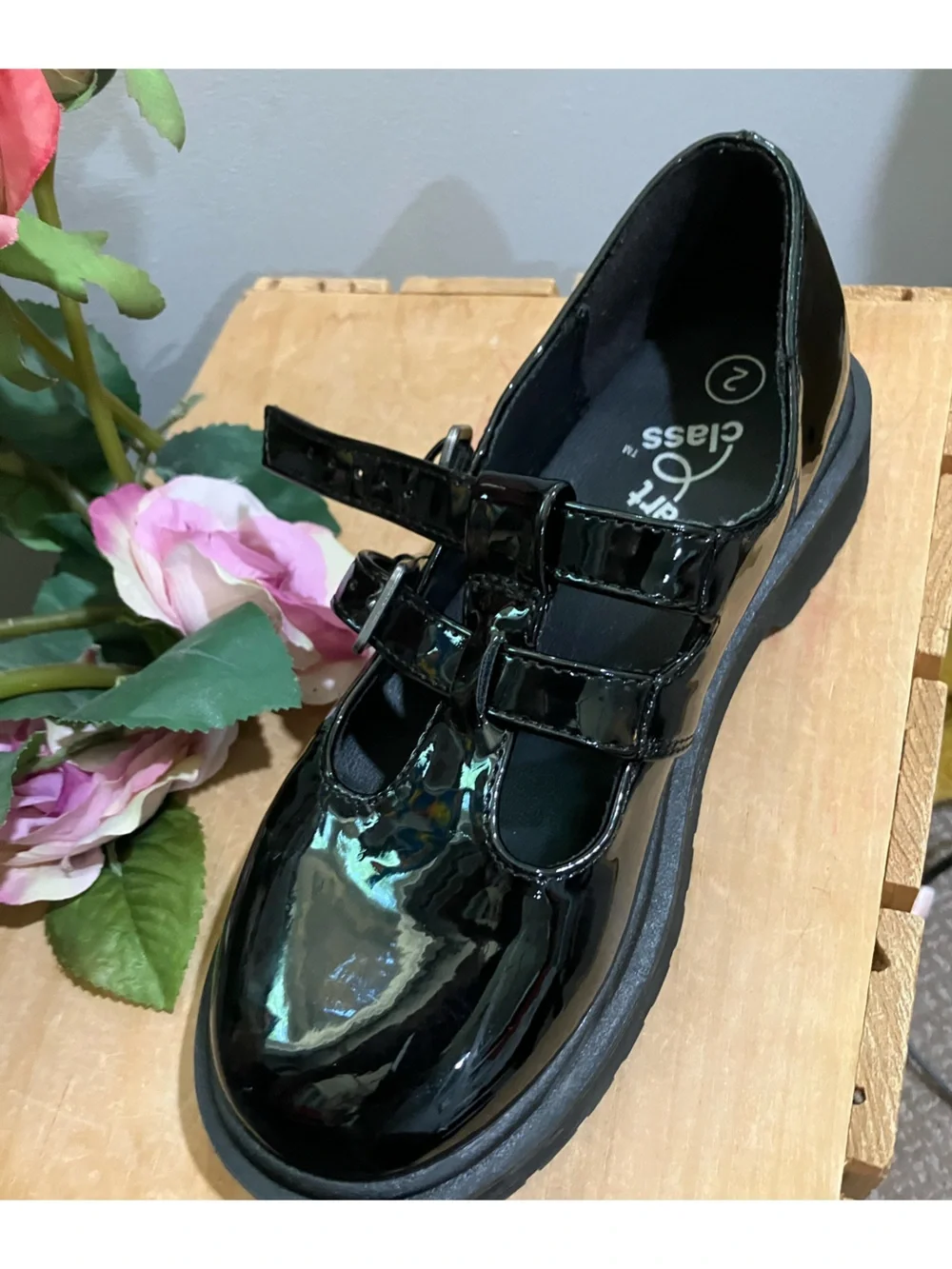 Art class girls size 2 patent leather look shoes